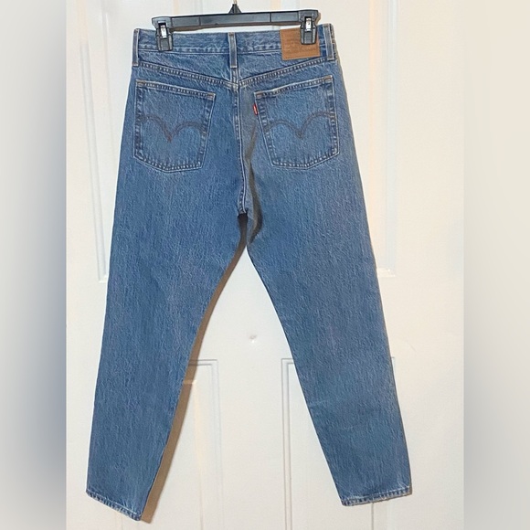 Levi’s Women's 27 Wedgie Button Fly Distressed Jeans Medium-Light Wash Blue - Picture 3 of 8